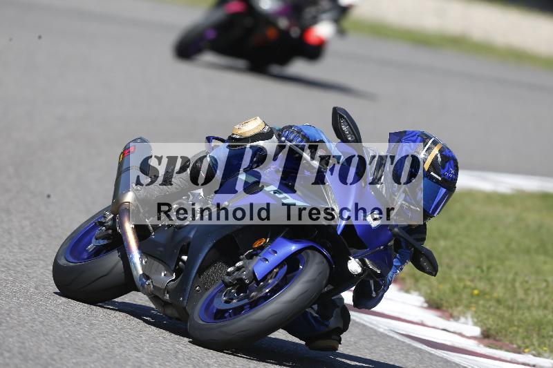 /Archiv-2025/48 25.08.2025 Cornu Master School ADR/blau-bleu/0-4